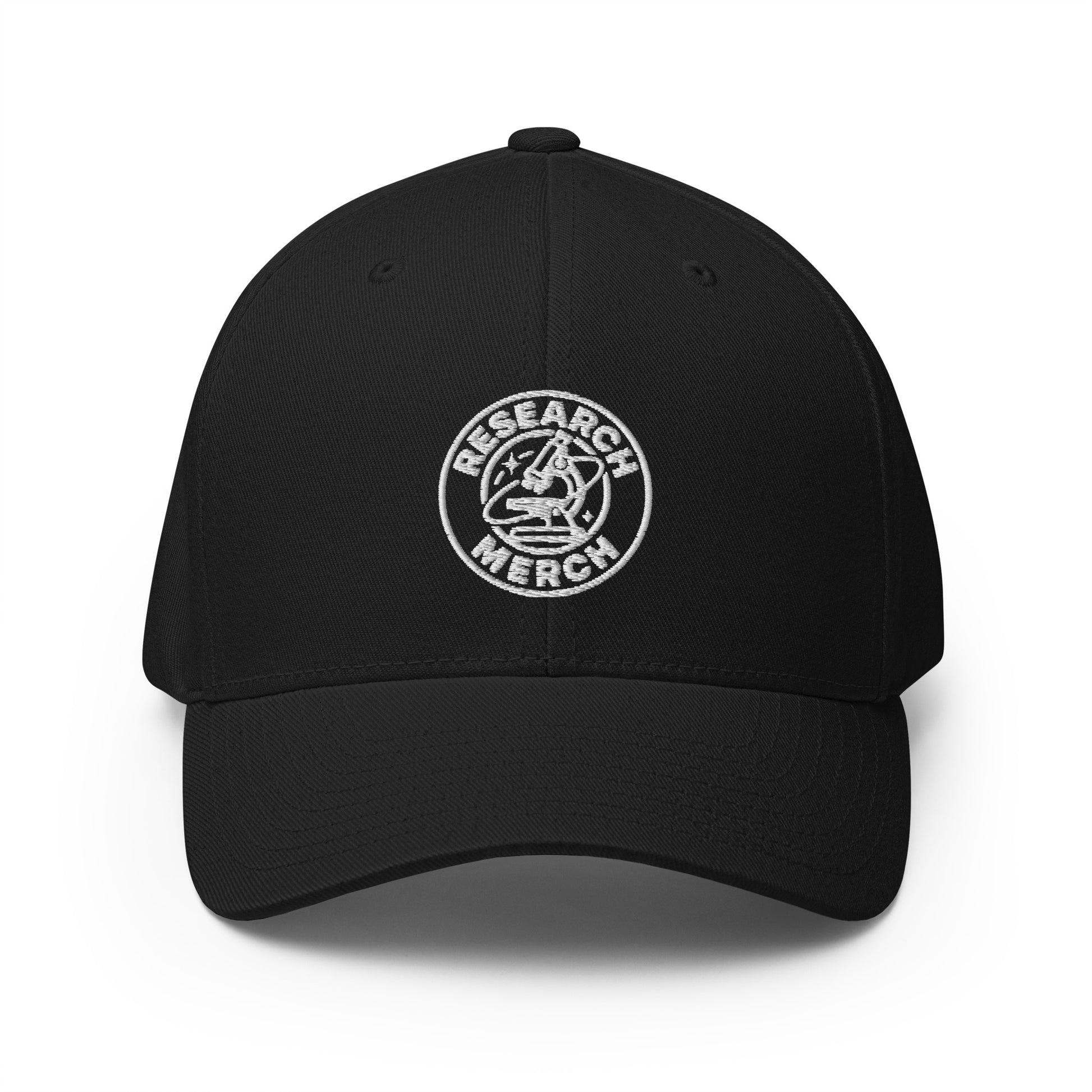 Schwarze Flexfit Cap mit gebogenem Schirm und Research Merch Logo – Frontansicht