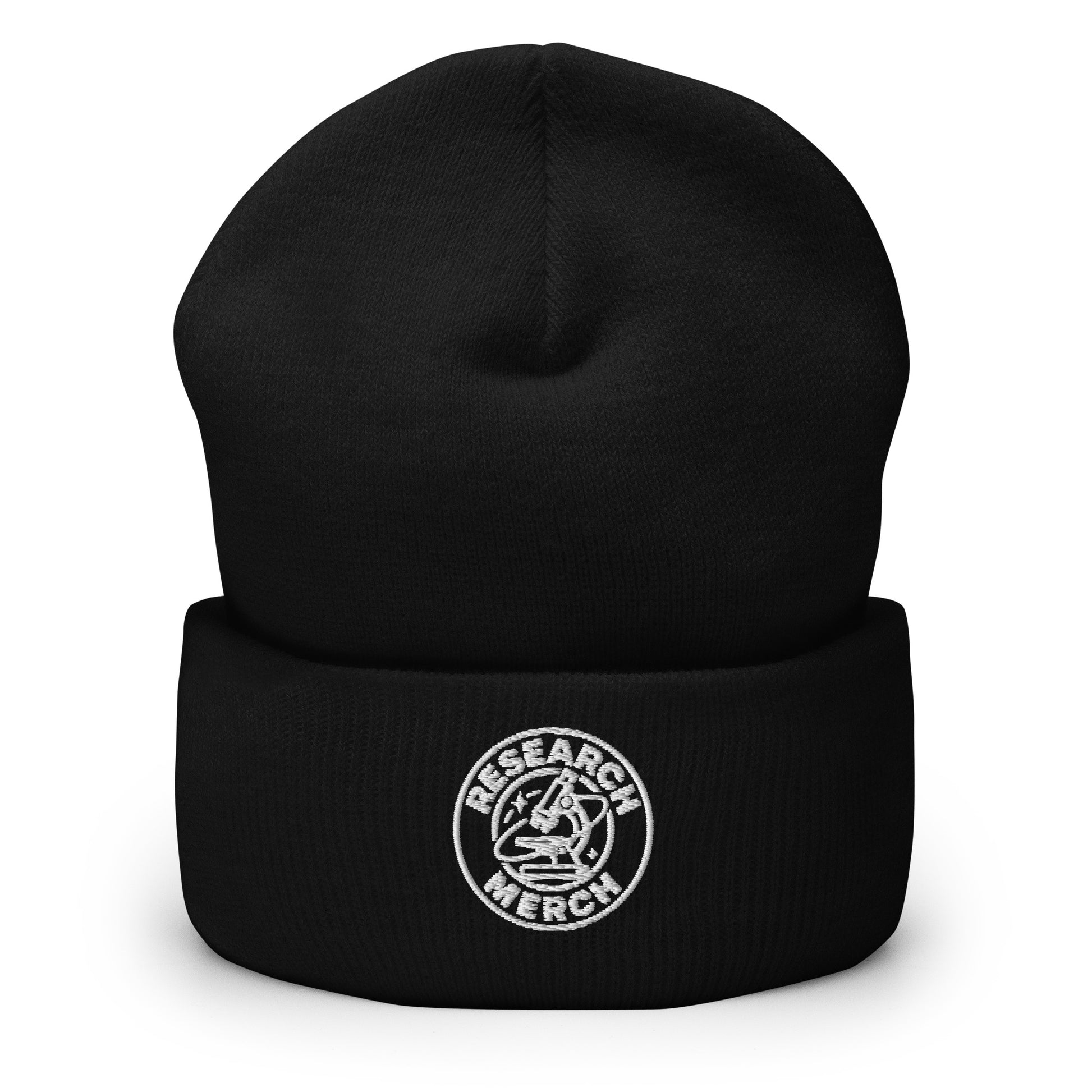 Schwarze gestrickte Beanie mit Research-Merch-Logo auf der Vorderseite, gefaltetem Saum und weicher Struktur.