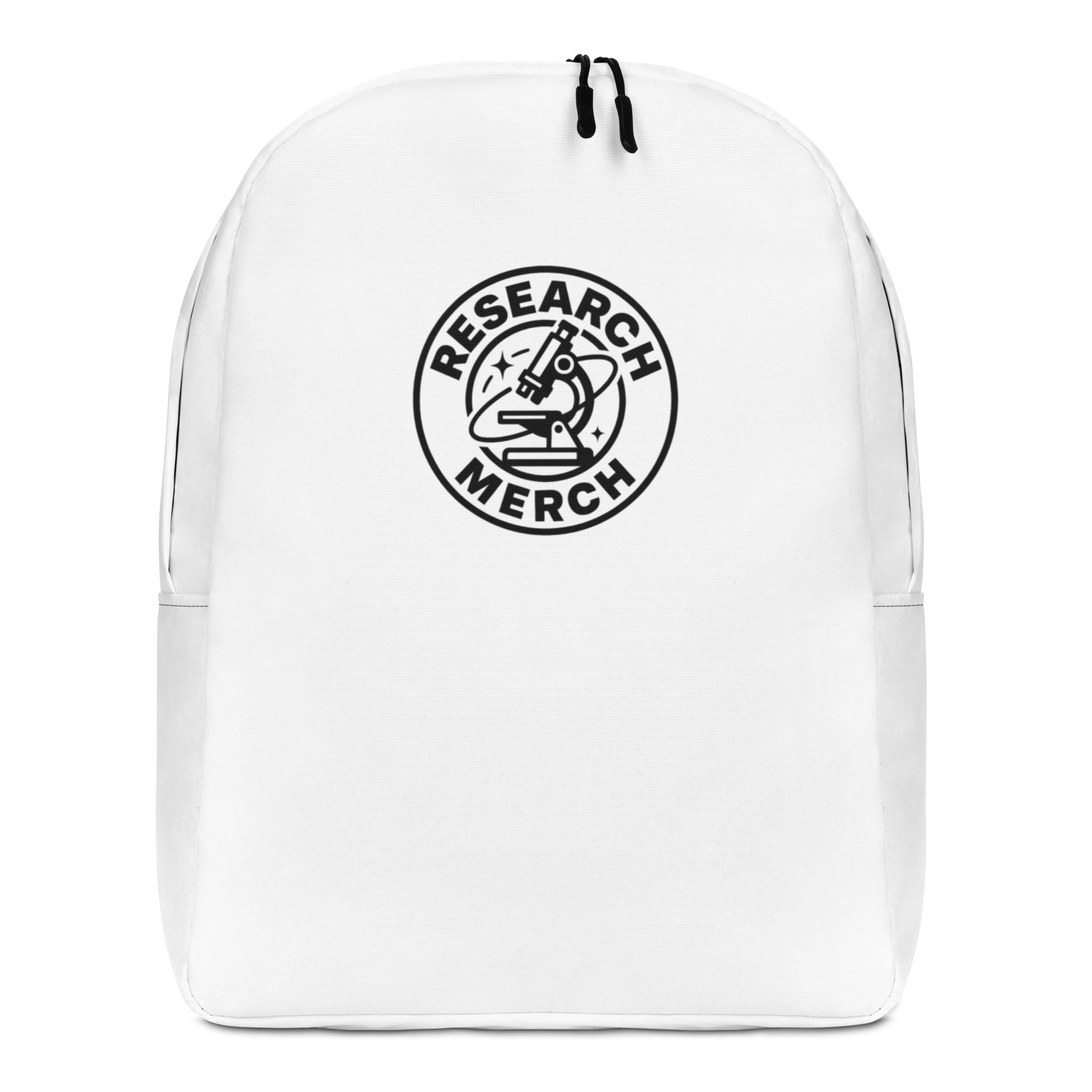 Minimalistischer weißer Rucksack mit Research Merch Logo auf der Vorderseite – stylisch, wasserfest und perfekt für Alltag, Reisen oder Uni.