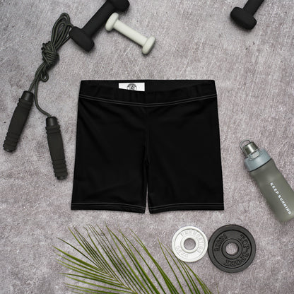 Lifestyle Foto für die Gym Shorts für Damen aus der Research Merch Purpose Collection