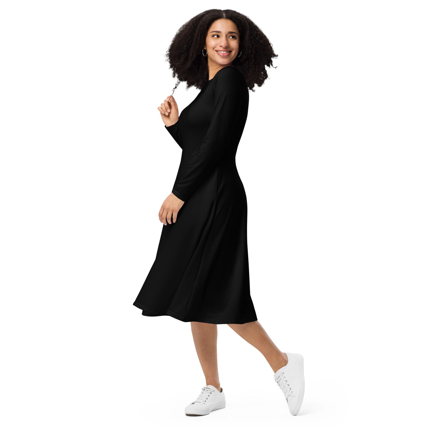 Research Merch Midikleid aus der Purpose Collection getragen von einem weiblichen Model 