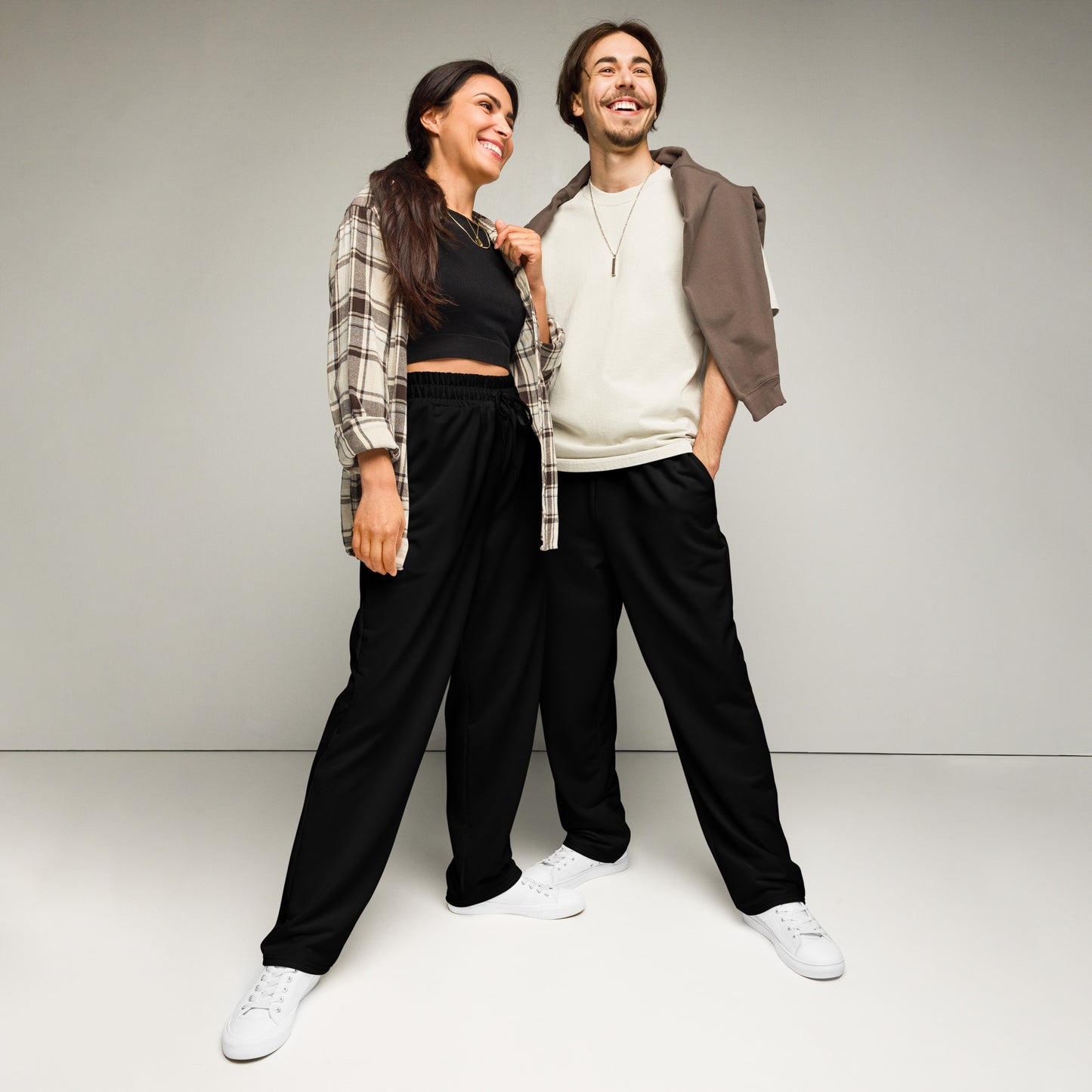 Research Merch Unisex Wide Leg Jogger aus der Purpose Collection mit 2 Models