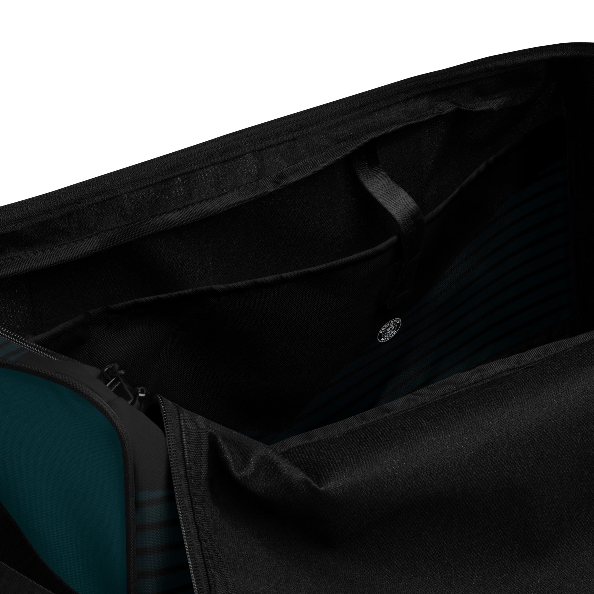 Research Merch Weekender aus der Purpose Edition in der Detailansicht mit Logo im Innenraum.