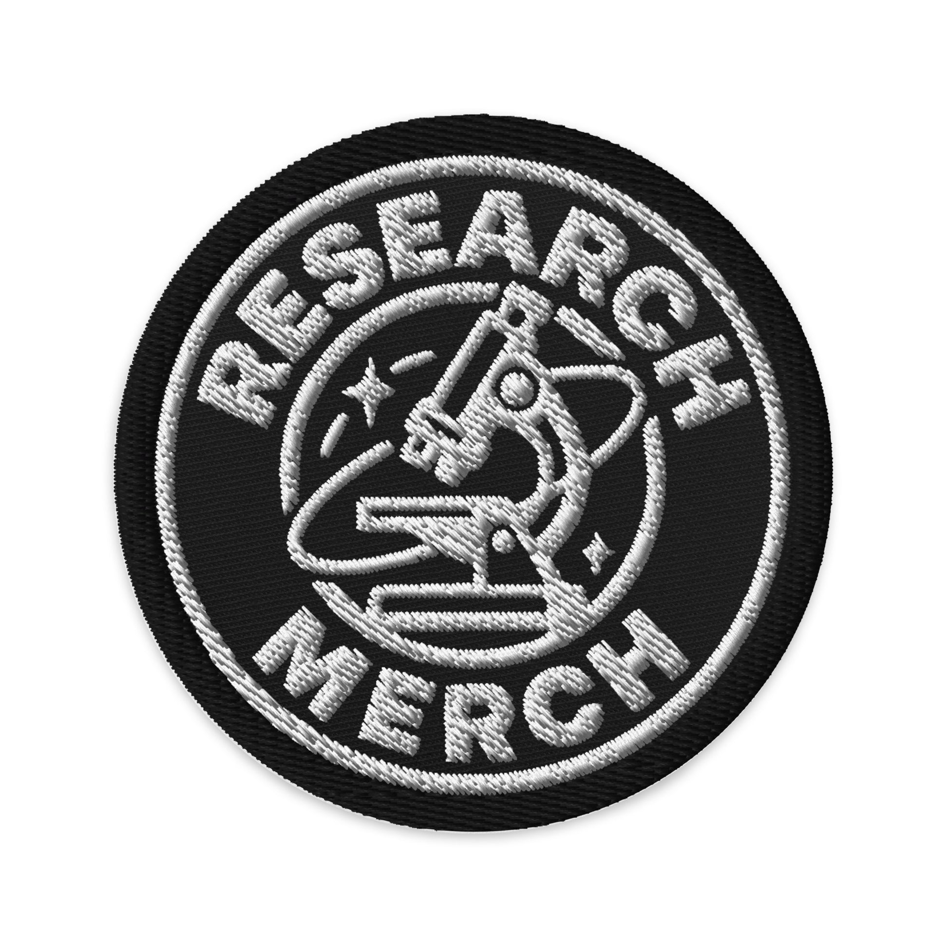 Runder schwarzer Research Merch Stickpatch aus Cord – ideal zum Aufbügeln, Annähen oder Anheften als Statement auf Kleidung oder Accessoires.