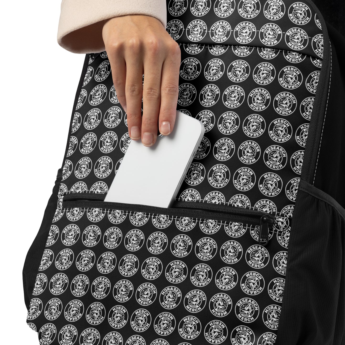 Der Statement Allzweck-Rucksack von Research Merch mit All-Over Print Muster mit praktischer Fronttasche
