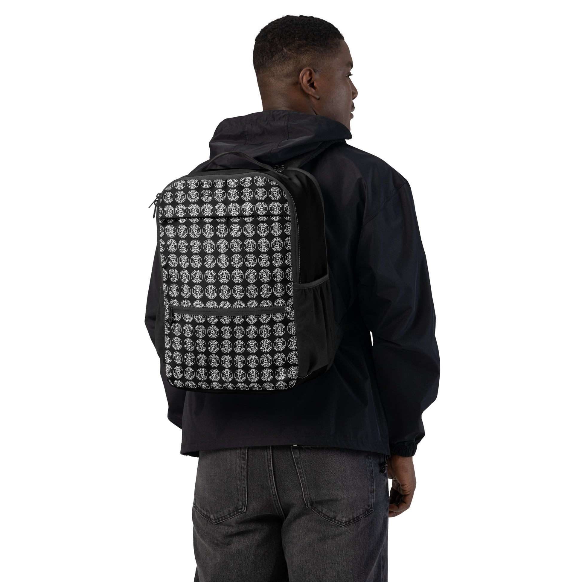 Der Statement Allzweck-Rucksack von Research Merch mit All-Over Print Muster von einem männlichen Model getragen